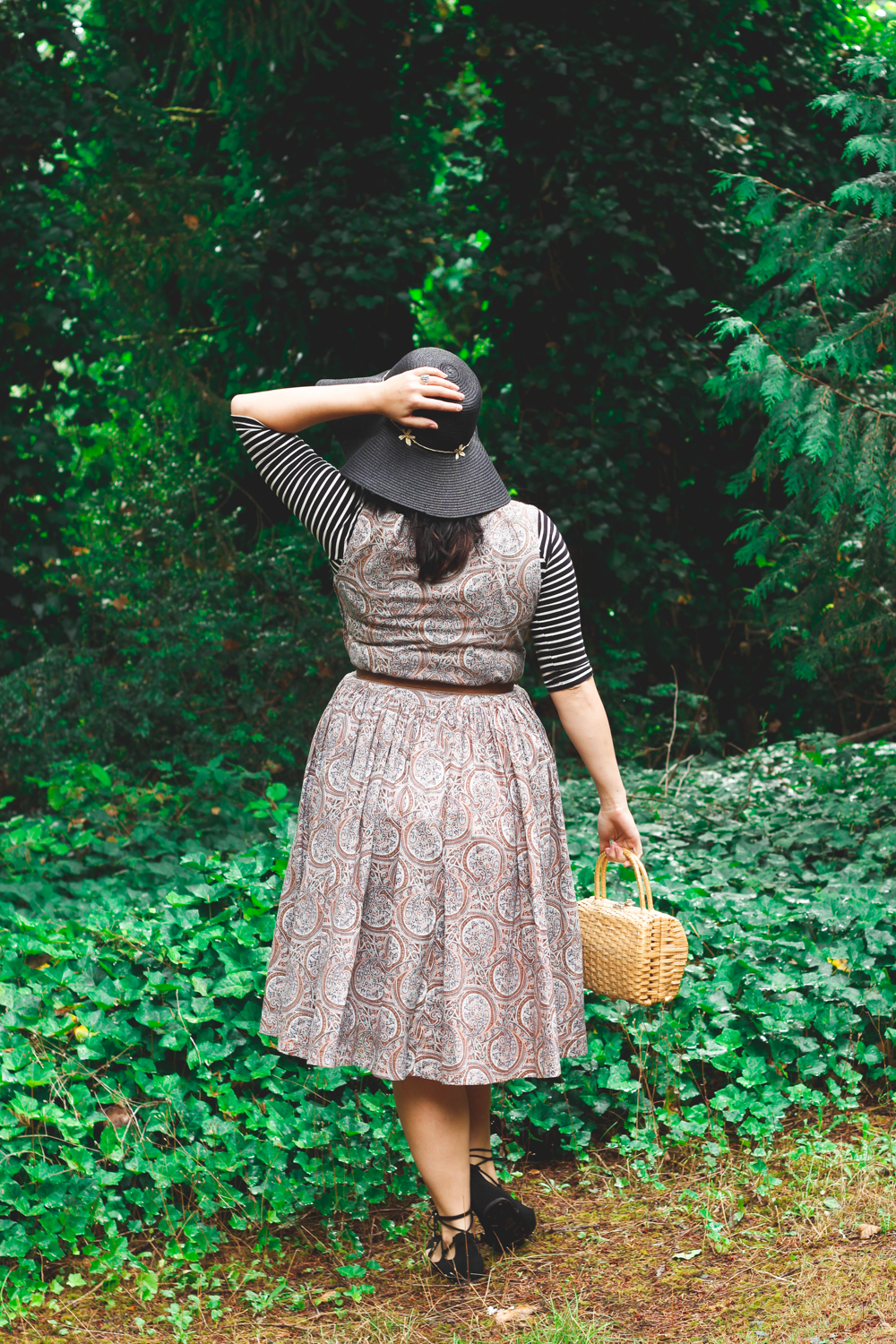 Paisley, strappy flats, and a big hat | kristinasuko.com