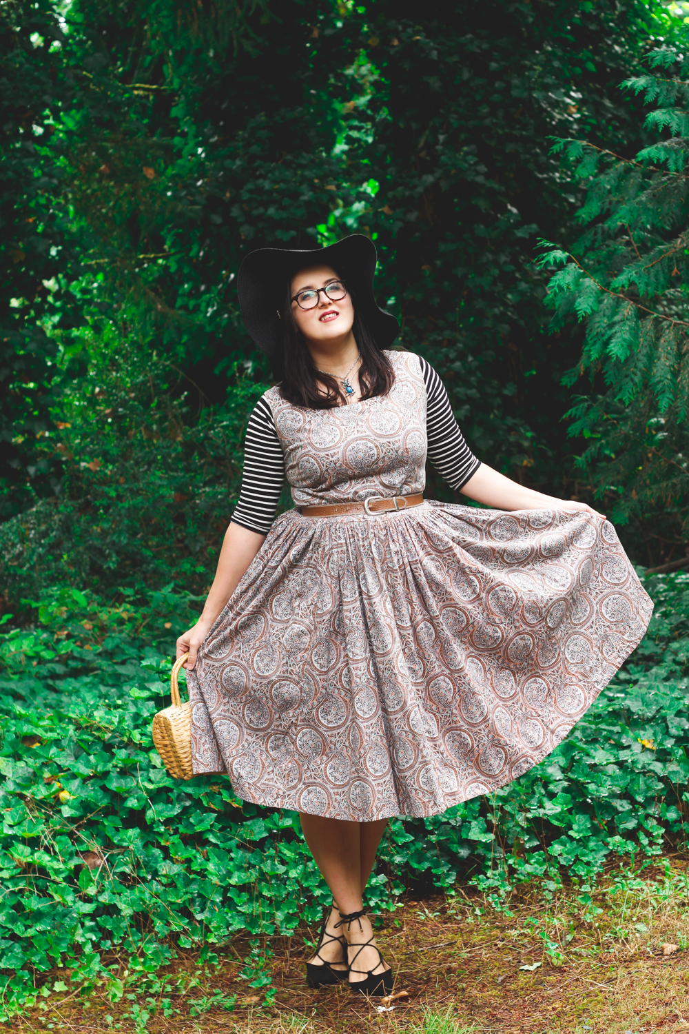 Paisley, strappy flats, and a big hat | kristinasuko.com