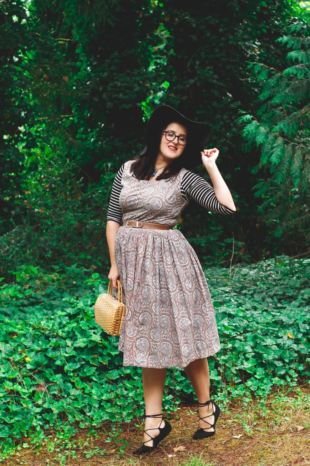 Paisley, strappy flats, and a big hat | kristinasuko.com