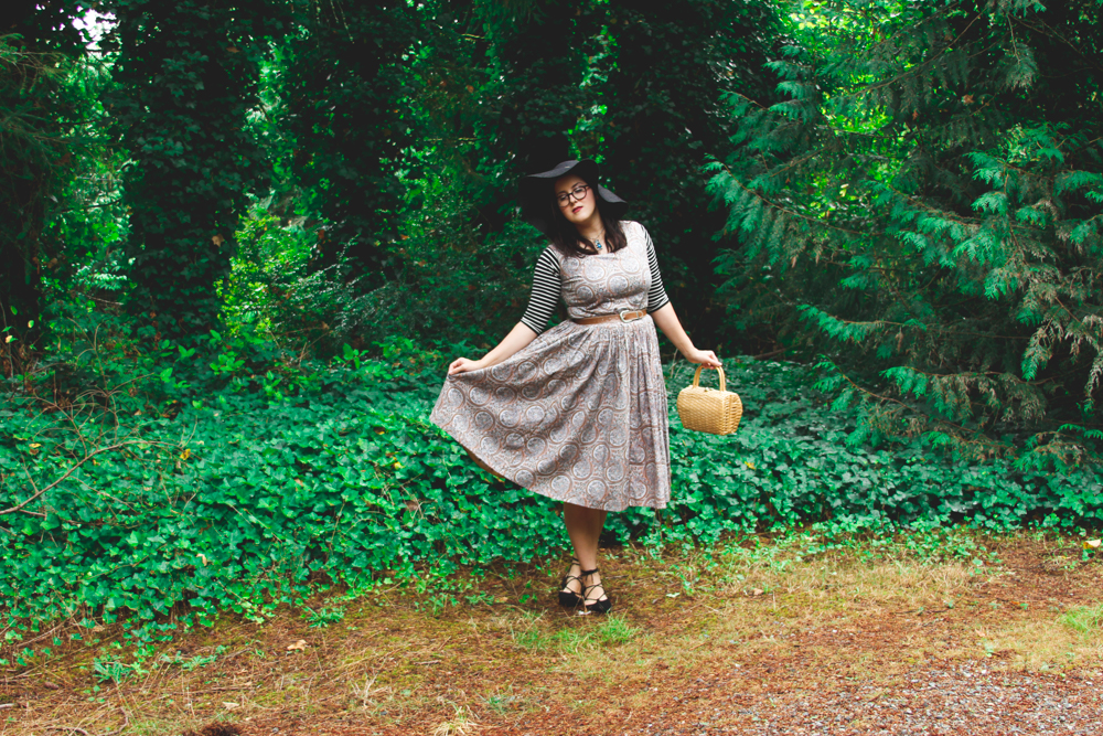 Paisley, strappy flats, and a big hat | kristinasuko.com